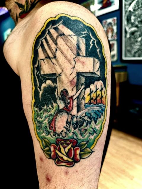 Traditional praying hands and waves shoulder piece