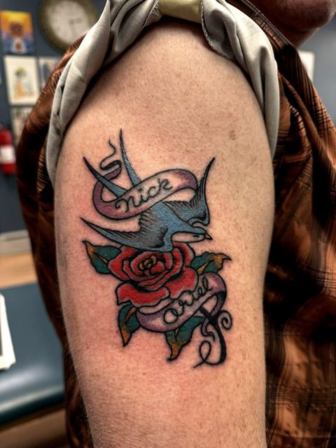 Colour traditional rose and dagger shoulder